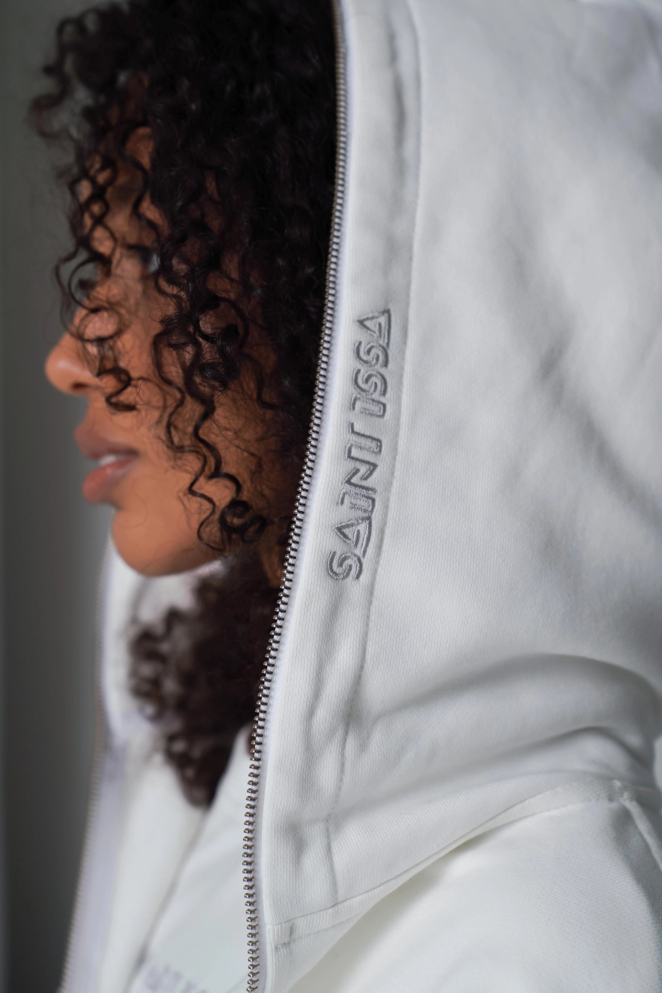 WOMEN'S OVERSIZED MINI CROP FULL-ZIP HOODIE CHAMPAGNE CUSTOM side