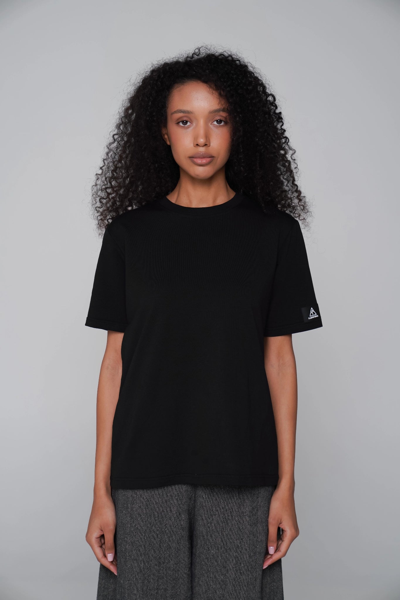 WOMEN'S PREMIUM BASIC T-SHIRT BLACK cotton front