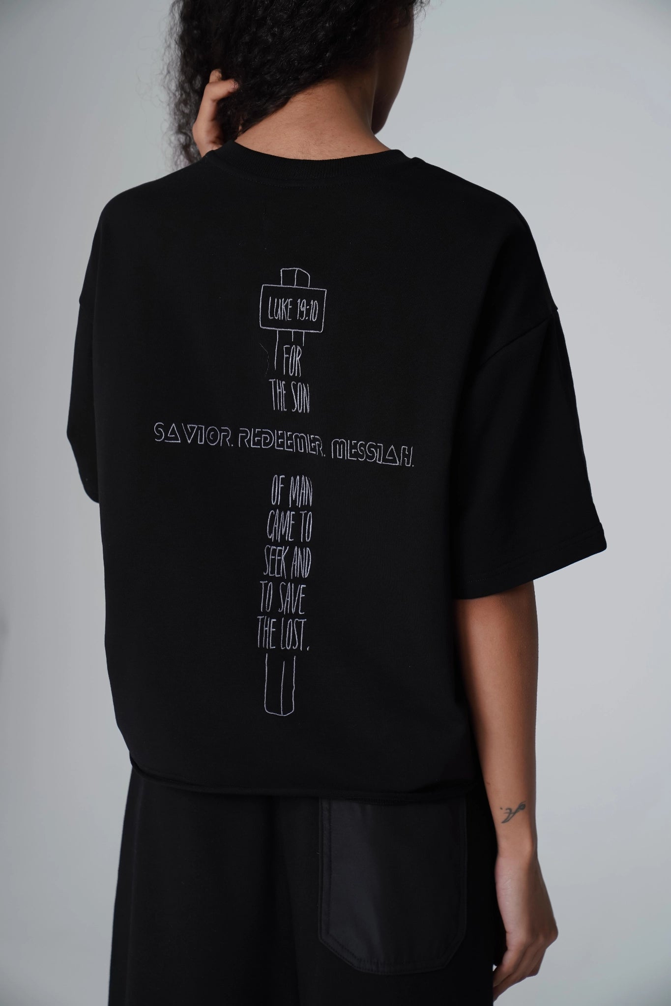 WOMEN'S OVERSIZED MINI CROP T-SHIRT BLACK front