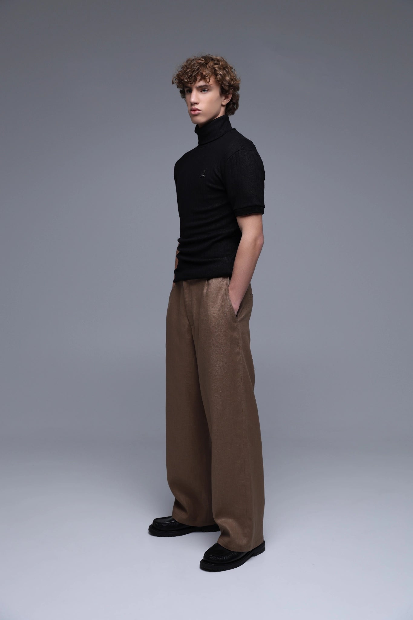 SAINT ISSA MEN'S SHORT-SLEEVE TURTLENECK BLACK detail